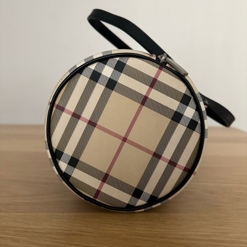 Burberry House Check Barrel bag black with dustbag - Picture 3 of 14